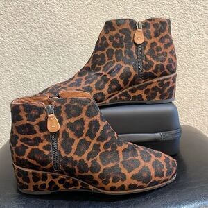Gentle Souls by Kenneth Cole Ella Wedge Zip Booties Size 8